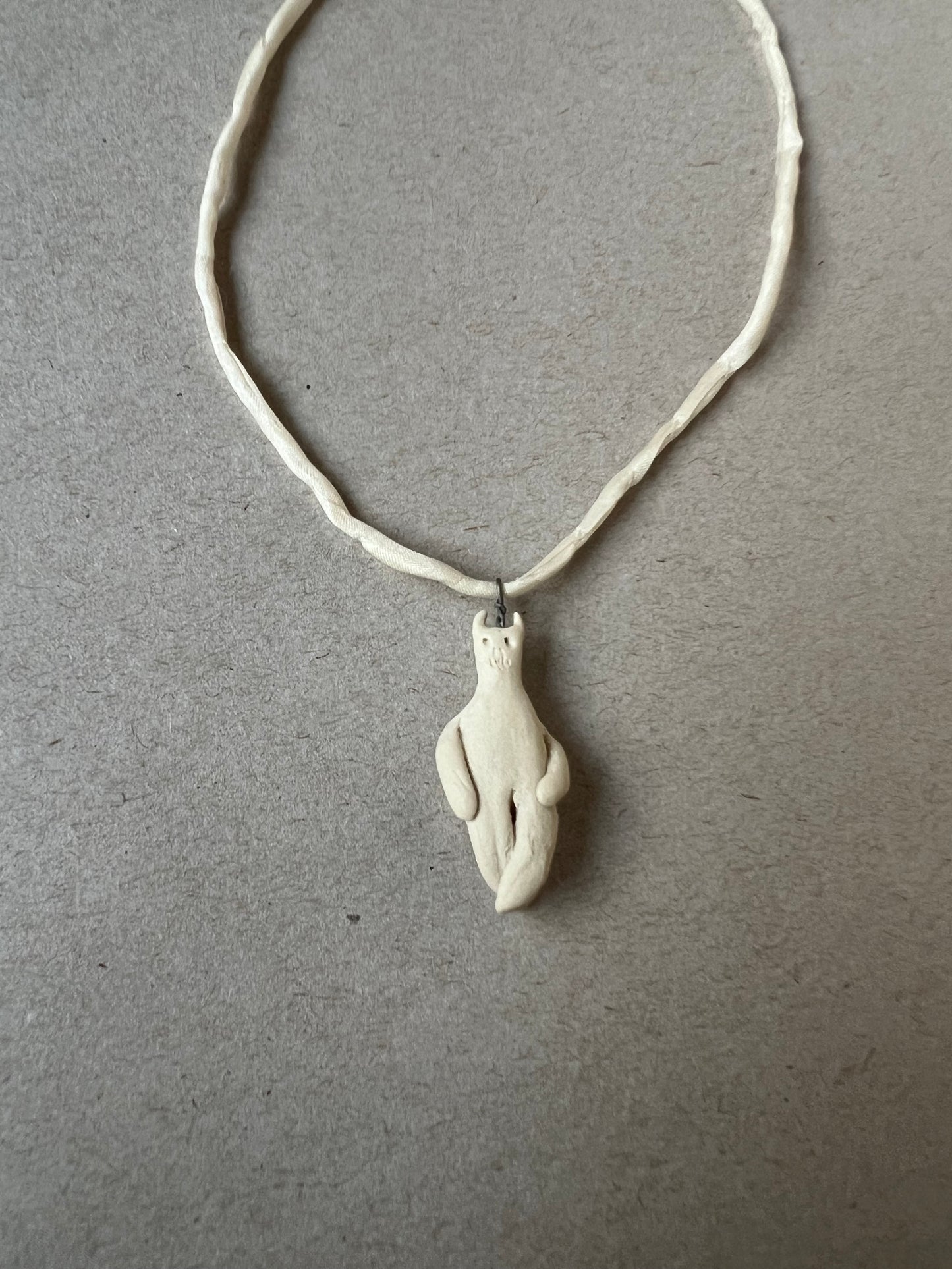 diabeł necklace - bone & cream silk 1