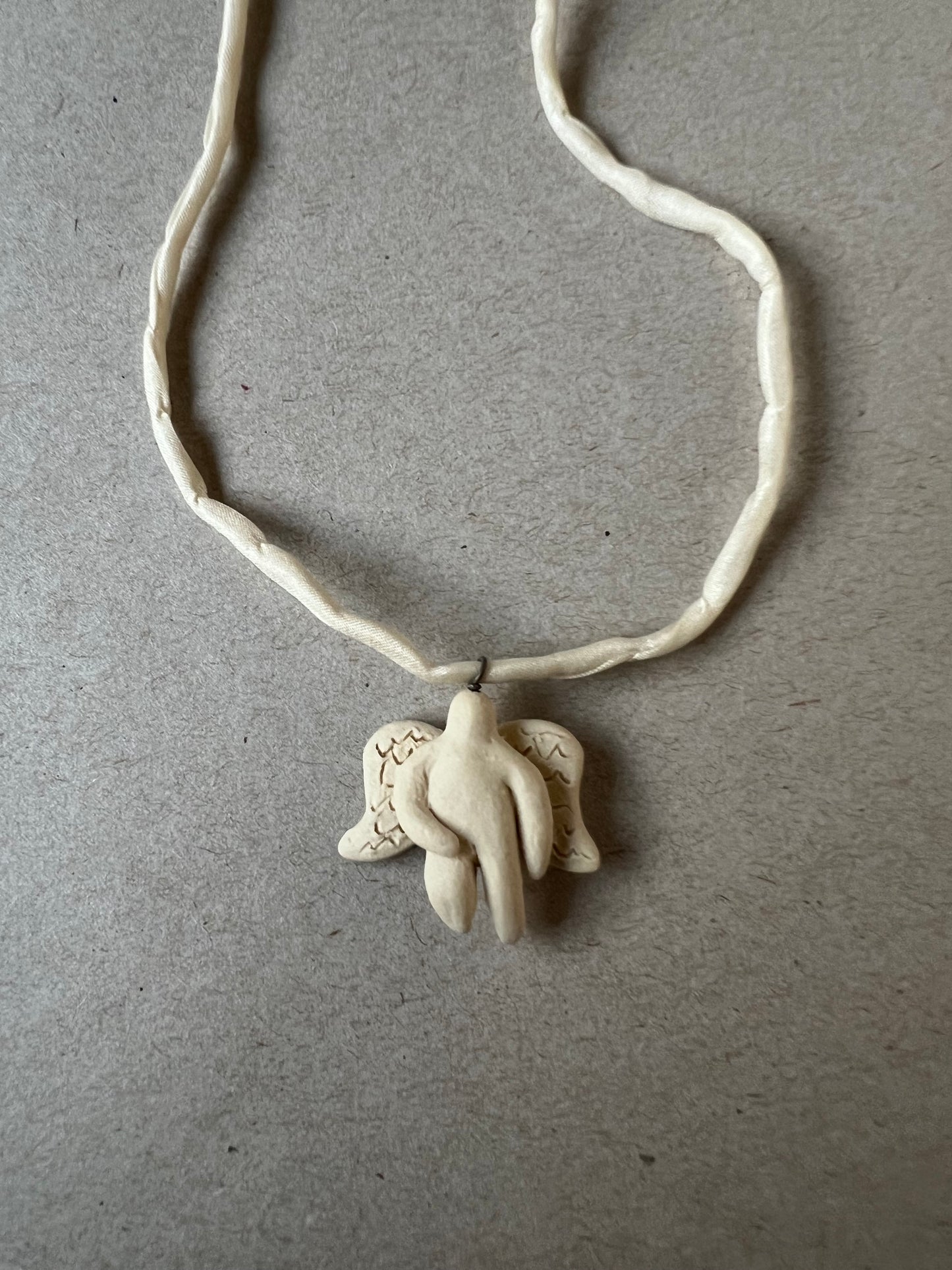 anioł necklace - bone & cream silk 1