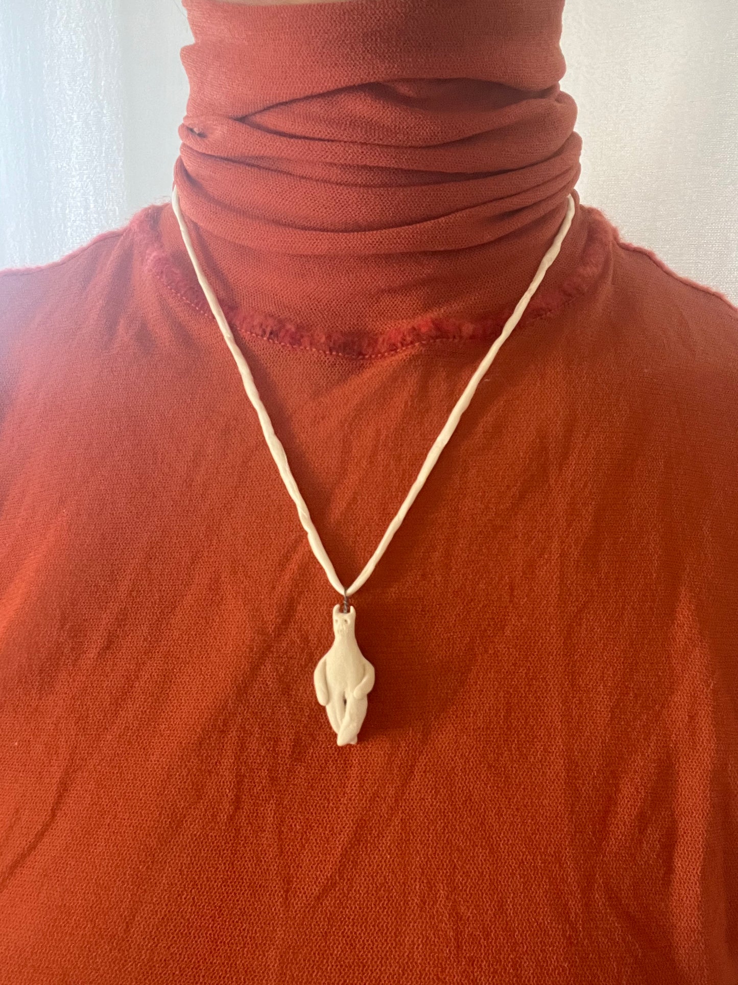 diabeł necklace - bone & cream silk 1